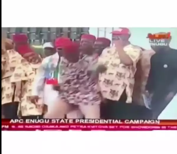 See How Rotimi Amaechi Danced Violently At APC Rally In Enugu (Photos)